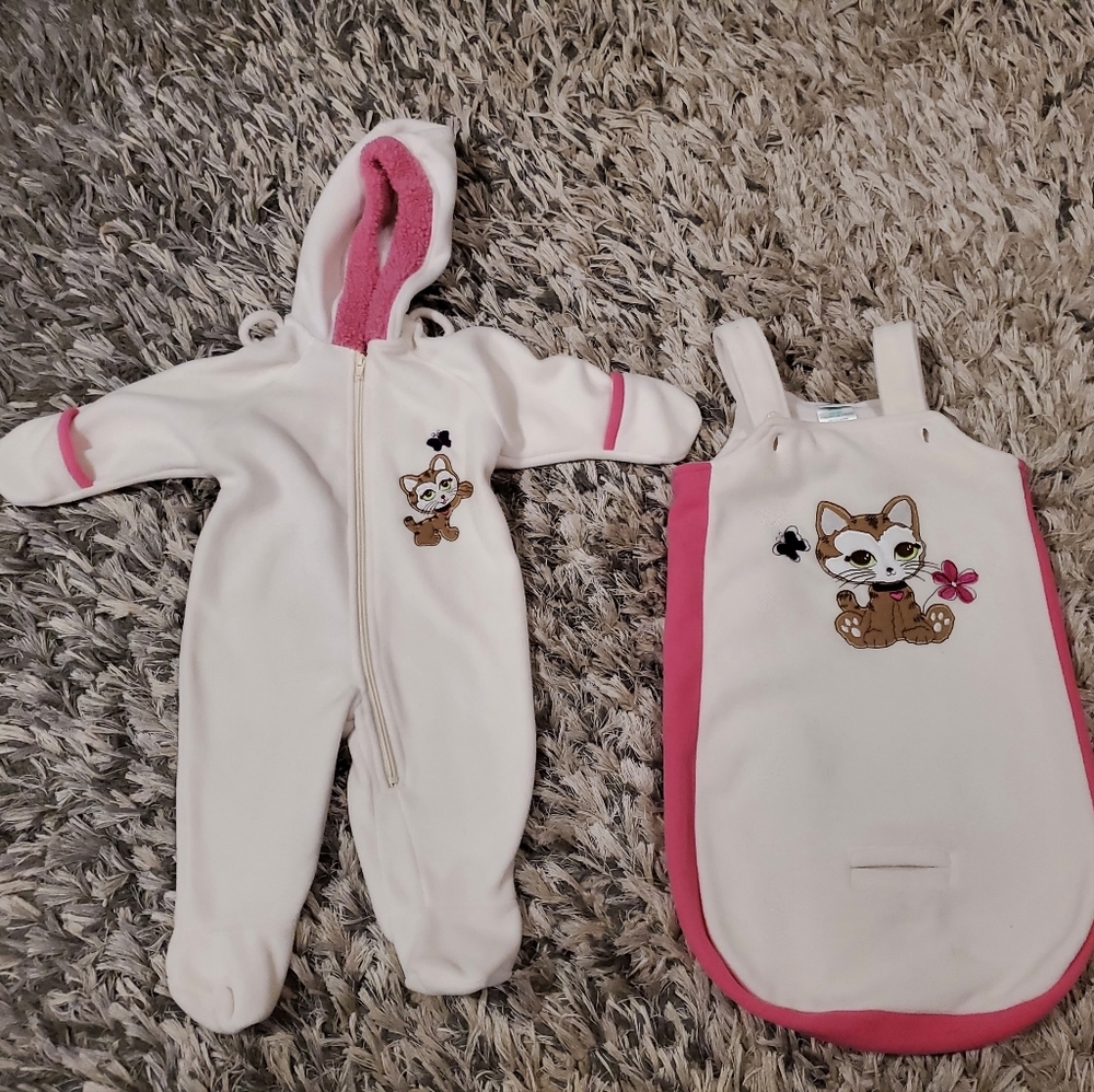 Like new Snowsuit bunting set, Size 3-6 months